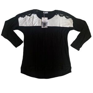 Milan Kiss New With Tags Black & White Color Block Crochet Accent Top XL